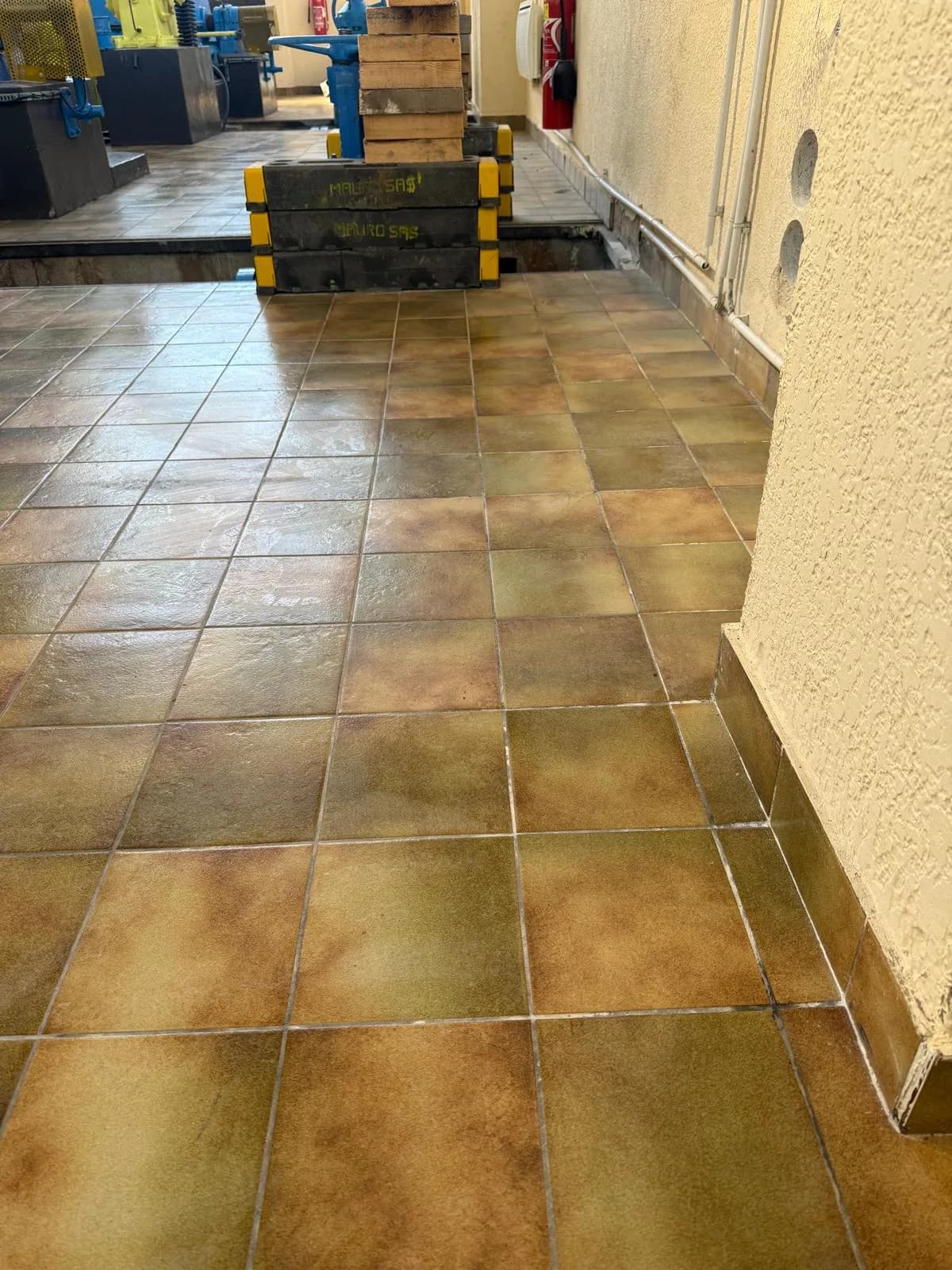 Sol industriel propre après intervention HSE JB Service
