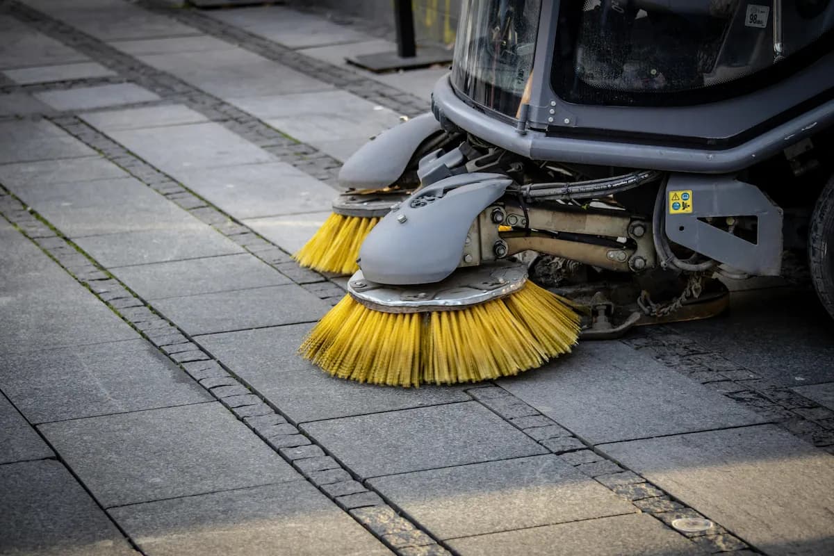 Nettoyage voirie mobilier urbain balayeuse à Lyon