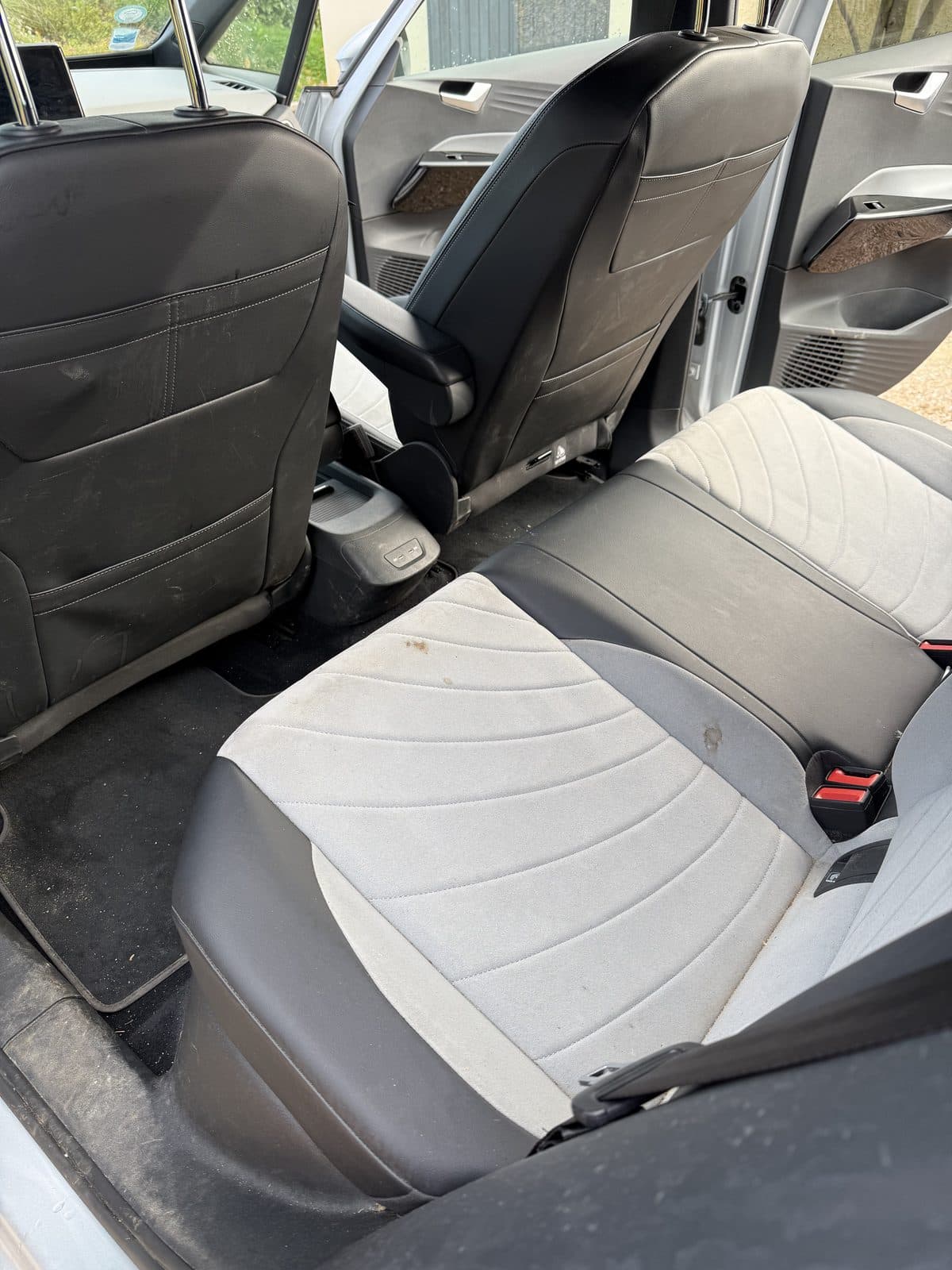Avant après nettoyage auto Lyon JB Service