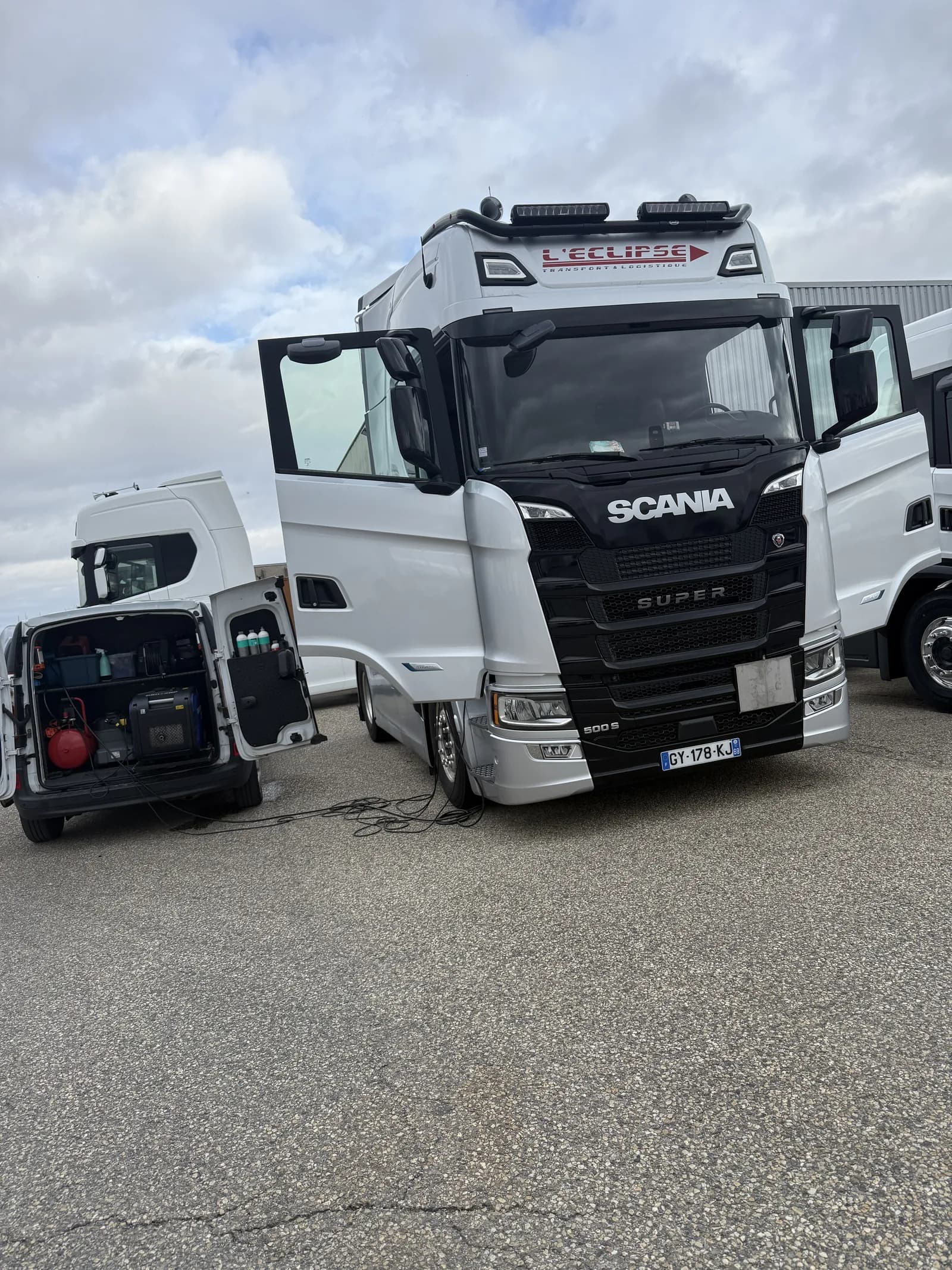 Nettoyage Scania poids lourd flotte Lyon