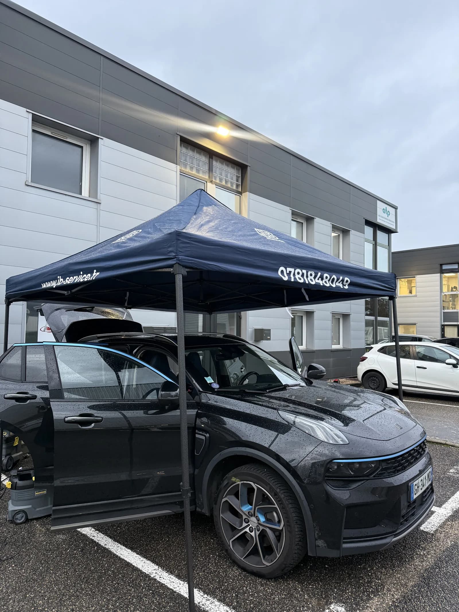 Nettoyage SUV flotte entreprise sur site à Lyon