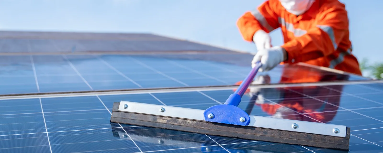 Nettoyage panneaux solaires à l'eau osmosée à Lyon