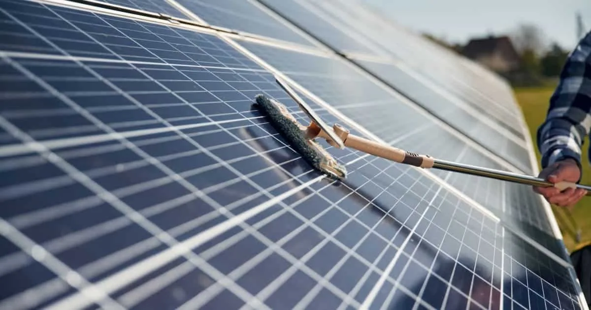 Nettoyage photovoltaïque à la brosse chez particulier Lyon
