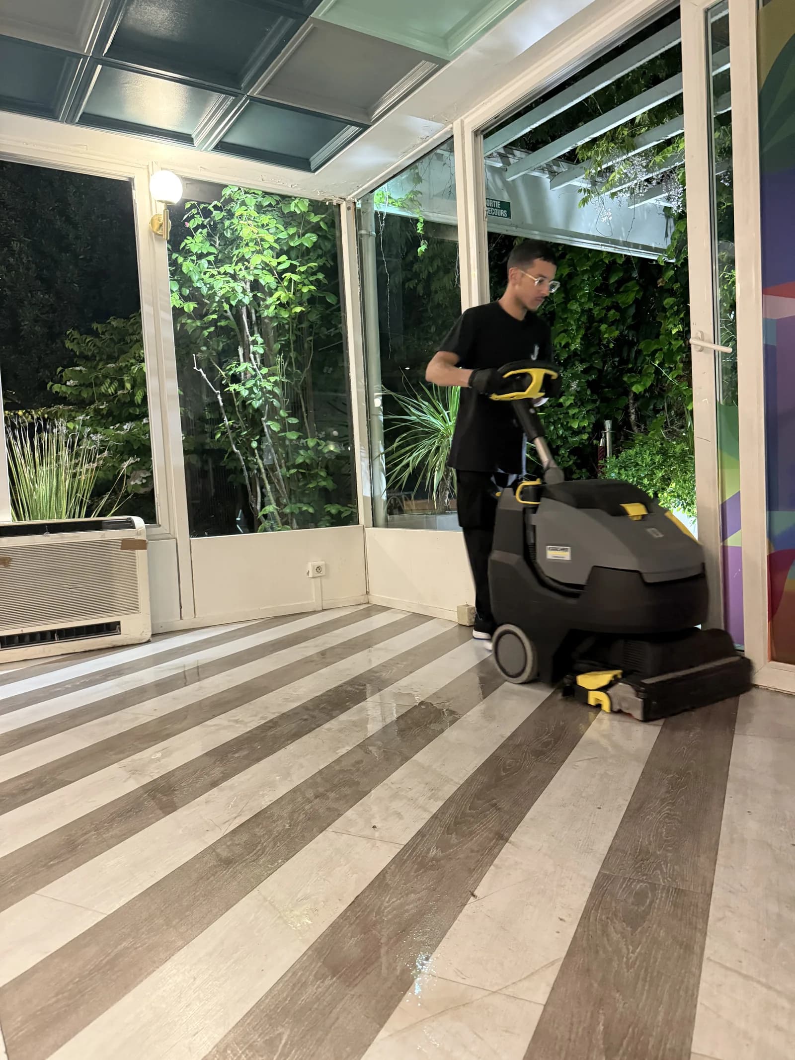 Nettoyage sol fin de bail à l'autolaveuse à Lyon