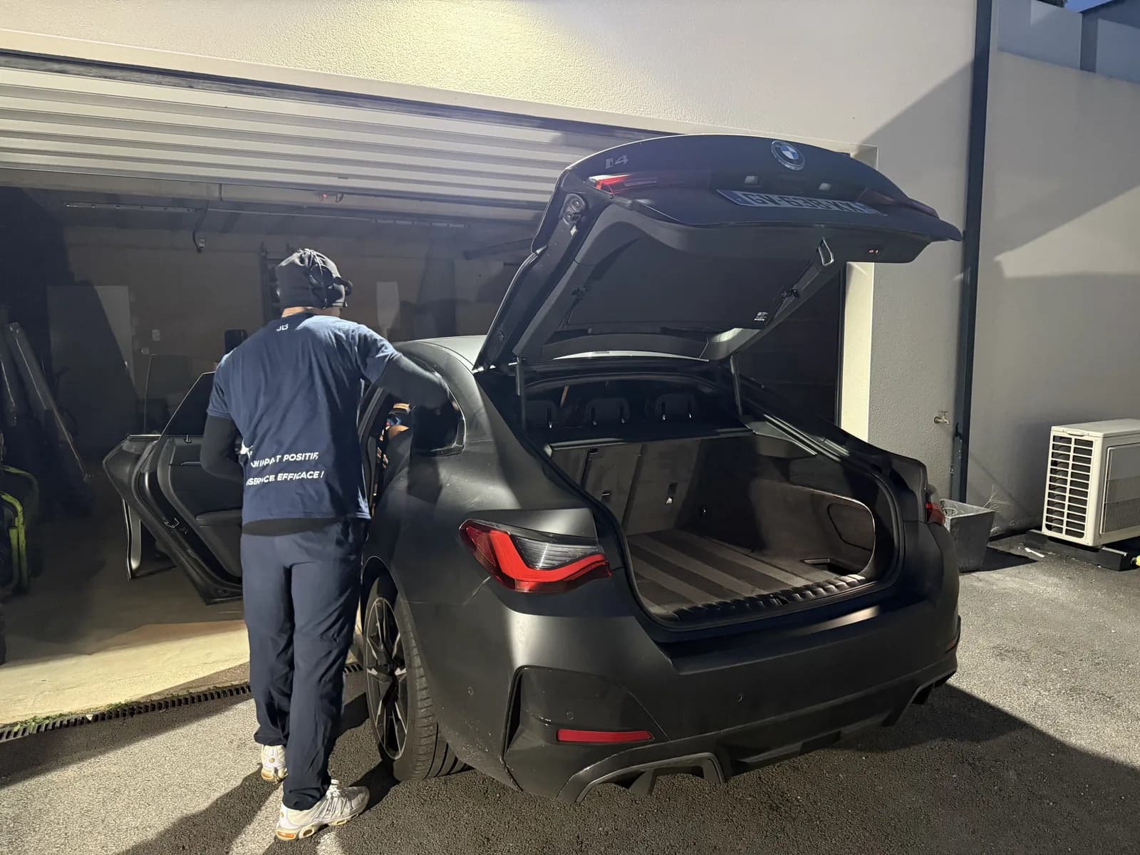 Nettoyage coffre BMW à domicile à Lyon