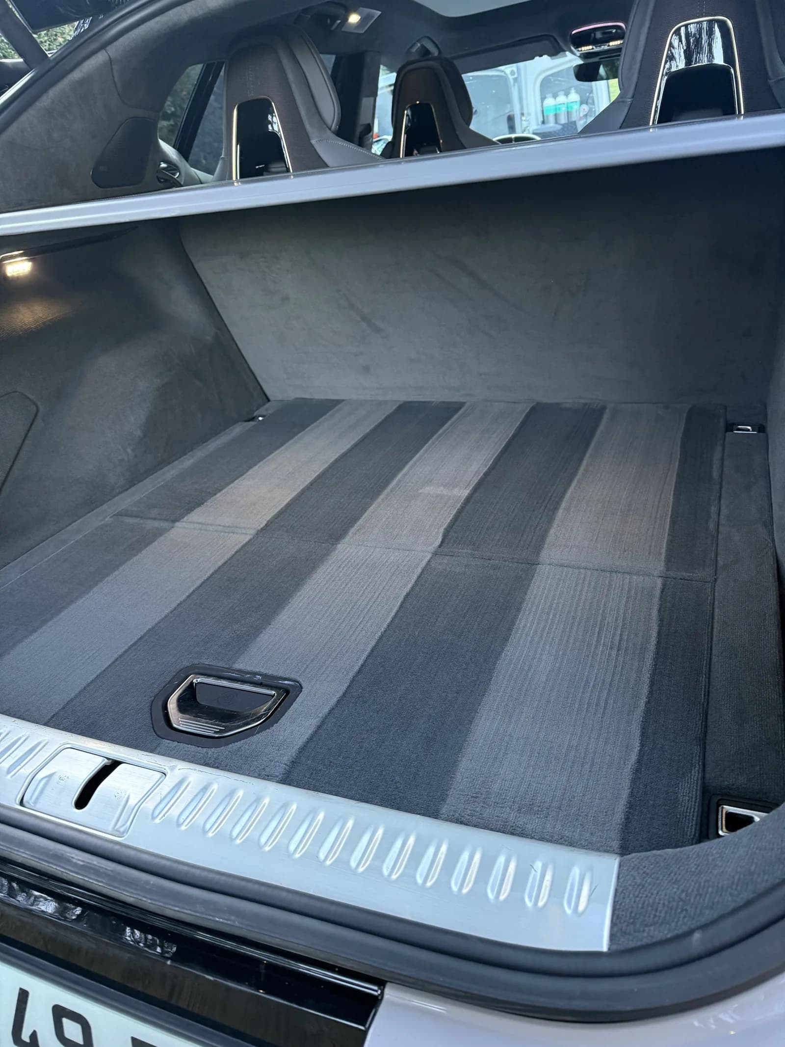 Nettoyage coffre et tapis véhicule à domicile à Lyon
