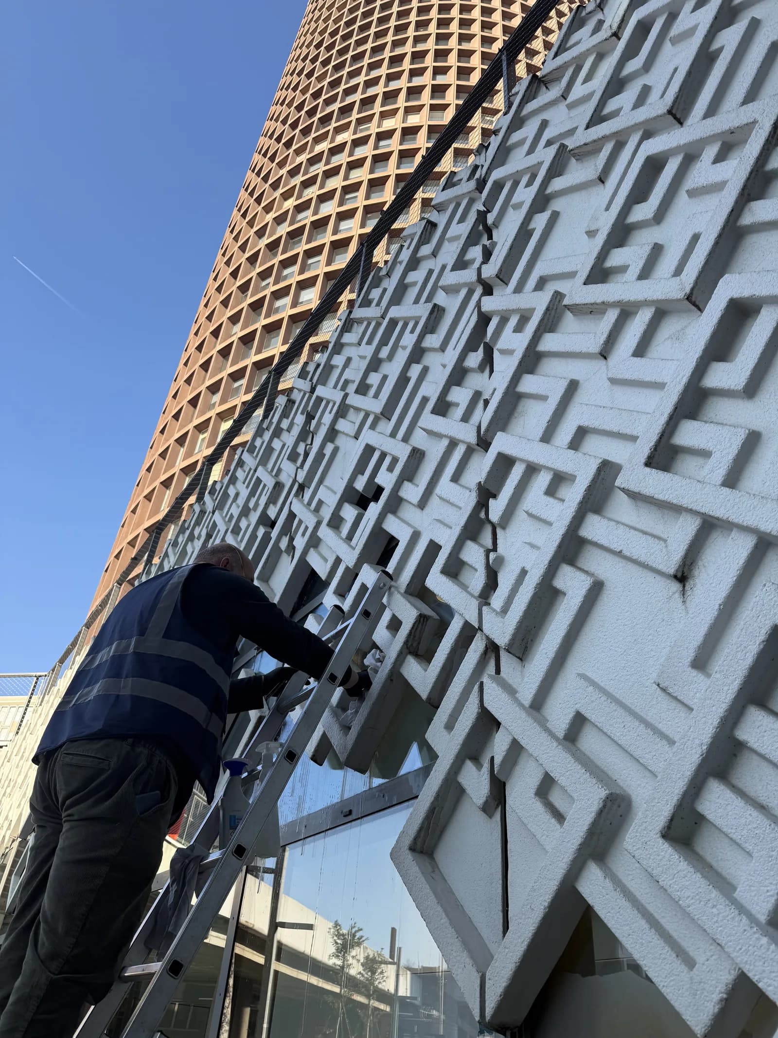 Nettoyage façade vitrée à l'échelle architecturale Lyon
